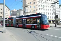 Der Hess lighTram 19 DC  (Hess BGT-N 1 D eObus) Nr.428 der OBuslinie 5 (Salzburg Verkehr AG) nach Grödig-Untersbergbahn am 8.8.2022 in Salzburg.