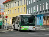 <p><strong> Graz. Die Busse vom Typ Setra S 415 NF sind schon lange ein fester Bestandteil des Busunternehmens <I>Dr. Richard Steiermark</I> (vormals <I>Watzke</I>). Die Ära dieser Busse neigt sich allerdings langsam dem Ende zu: Ein Teil dieser Fahrzeuge wurde nach Deutschland überstellt, wo diese zum Verkauf angeboten werden. Ein anderer Teil der Busse wurde in den norden Österreich verkauft, wo die Busse beim Unternehmen <I>StanReisen</I> ihren Dienst verrichten. Vereinzelt sieht man noch Busse dieser Type auf den Linien 430 und 431, sowie 671, so auch am 28.08.2022: Am letzten Sonntag im August, konnte ich den Wagen 4203 als 671 nach Thalerhof in Graz-Karlau fotografieren. </p></strong>