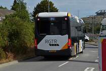 DC 4425, Heckansicht des Mercedes Benz eCitaro von Demy Cars, der soeben die Bushaltestelle am Bahnhof in Ettelbrück verlasen hat. 08.2022