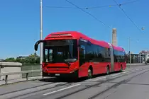 Volvo Hybrid Bus 881, auf der Linie 10, überquert die Kornhausbrücke. Die Aufnahme stammt vom 08.07.2022.