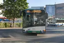 Solaris Urbino (EBE-LA 79) als Linie 464 bei der Haltestelle Poing S-Bahn Nord. Aufgenommen 10.8.2022.