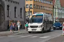 Mercedes-Benz Sprinter (FS-HL 640) als Linie 650 an der Haltestelle Freising Marienplatz. Aufgenommen 22.8.2022.