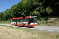 Bus Rheinland-Pfalz: Mercedes-Benz O 407 (BIR-WR 89) vom Omnibusbetrieb Westrich Reisen GmbH, aufgenommen im Juli 2022 in der Nähe von Herrstein, einer Ortsgemeinde im Landkreis Birkenfeld.