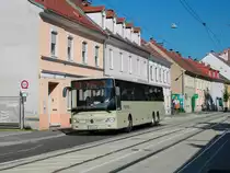 Graz. Am Vormittag des 23.09.2022 war der BD 14152 von Postbus auf der Linie 500 von Graz nach St. Stefan unterwegs. Der Wagen konnte von mir bei der Münzgrabenkirche fotografiert werden.