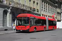 Volvo Hybrid Bus 881, auf der Linie 10, bedient die Haltestelle auf dem Bundesplatz. Die Aufnahme stammt vom 08.07.2022.