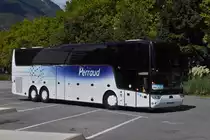 VanHool TX, vom Unternehmen Perraud, verlässt nach kurzem Stopp den Busbahnhof von Grenoble. 17.09.2022 