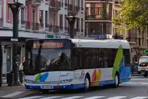 Solaris Urbino vom Sibra, hält an der Bushaltestelle gegenüber des Bahnhofs von Annecy. 09.2022 