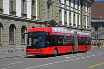 Hess Trolleybus 22, auf der Linie 12, überquert den Bubenbergplatz. Die Aufnahme stammt vom 08.07.2022.
