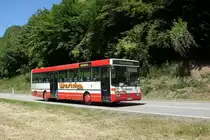 Bus Rheinland-Pfalz: Mercedes-Benz O 407 (BIR-WR 96) vom Omnibusbetrieb Westrich Reisen GmbH, aufgenommen im Juli 2022 in der Nähe von Herrstein, einer Ortsgemeinde im Landkreis Birkenfeld.