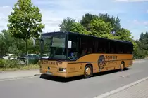 Bus Rheinland-Pfalz: Mercedes-Benz Integro (SIM-SR 818) von Scherer Reisen, aufgenommen im Juli 2022 im Stadtgebiet von Idar-Oberstein, einer kreisangehörigen Stadt im Landkreis Birkenfeld. 