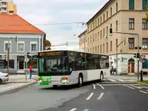 Graz. Der Dr. Richard W4207 ist hier als Linie 671 am 27.09.2022 am Karlauplatz zu sehen.