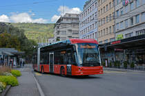 Hess Trolleybus 99, auf der Linie 4, verlässt die Haltestelle beim Bahnhof Biel. Die Aufnahme stammt vom 09.09.2022.