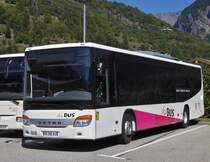 Setra S 415LE, gesehen auf dem Busparkplatz am Bahnhof von Bourg-St.-Maurice. 09.2022