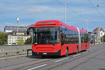 Volvo Hybridbus 883, auf der Linie 10, überquert die Kornhausbrücke. Die Aufnahme stammt vom 04.10.2022.