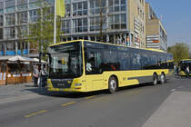 MAN Lions City 605, auf der Linie 32, verlässt die Haltestelle beim Bahnhof Thun. Die Aufnahme stammt vom 21.04.2022.