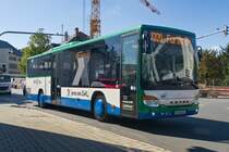 Setra S 415 LE business von Geldhauser (M-W 6232) als Linie X320 in Wolfratshausen, Sauerlacher Straße. Aufgenommen 25.8.2022.