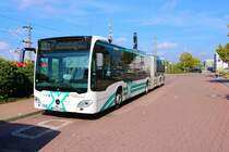 RMV X Schnellbus Mercedes Benz Citaro 2 G am 05.10.22 in Langen (Hessen) Bhf