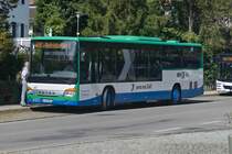 Setra S 400er-Serie von Geldhauser (M-W 9723) an der Haltestelle Bad Tölz, Bahnhof. Aufgenommen 30.8.2022.