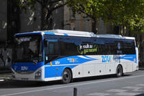 Iveco Crossway, von ZOU, mit Gas Antrieb, aufgenommen nahe dem Bahnhof von Grenoble. 09.2022