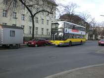 MAN-Doppeldecker auf der Linie X34 nach Kladow Kaserne Hottengrund an der Haltestelle Hertzallee.