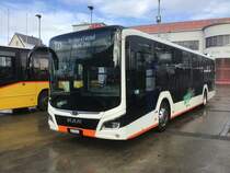 14.12.2022 kurz vor 12 Uhr: Ein neuer dreitüriger Regiobus der Marke MAN (New Lion's City 12C) aus Gossau SG verkehrt ab Bahnhof Wil SG als Linie 731 via Stelz nach Kirchberg. 