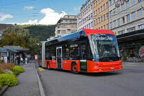 Hess Elektrobus 201, auf der Linie 9, verlässt am 09.09.2022 die Haltestelle beim Bahnhof Biel.