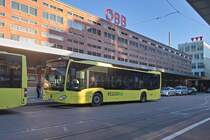 Mercedes-Benz Citaro 2. Generation von Ledermair (SZ-198KI) als Linie 504 an der Haltestelle Innsbruck Hauptbahnhof. Aufgenommen 7.10.2022.