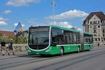 Mercedes Citaro 7014, auf der Linie 34, überquert am 07.11.2022 die Mittlere Rheinbrücke.