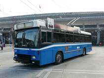 VBL - NAW-Hess Trolleybus Nr.257 bei der Haltestelle vor dem Bahnhof in der Stadt Luzern am 15.02.2009