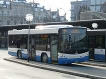 VBL - Scania-Hess Bus Nr.617 LU 15034 bei der Haltestelle vor dem Bahnhof Luzern am 15.02.2009