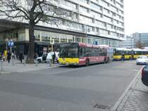MAN Niederflurbus 2. Generation auf der Linie X9 am S+U Bahnhof Zoologischer Garten.