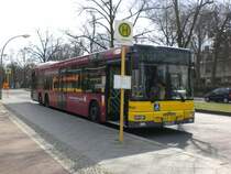 MAN Niederflurbus 2. Generation auf der Linie 249 nach S+U Bahnhof Zoologischer Garten an der Haltestelle Grunewald Roseneck.