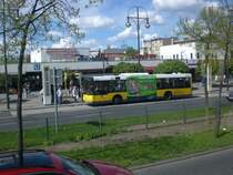 MAN Niederflurbus 2. Generation auf der Linie M21 nach S+U Bahnhof Jungfernheide am U-Bahnhof Kurt-Schuhmacher-Platz.