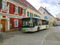 Graz. Der Schicksal der Setra S415 NF beim Unternehmen Dr. Richard wird bald besiegelt sein. Nachdem einige Busse dieser Type im vergangenen Jahr bereits ausgemustert und nach Deutschland überstellt wurden, hatte der Wagen 4207 glück und dreht seine Runden noch im Raum Graz. Am 10.01.2023 konnte ich den Bus am Dietrichsteinplatz fotografieren.