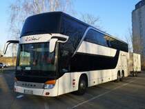 Setra 431 DT von Red Car aus Deutschland mit Anhänger in Neubrandenburg am 15.03.2020