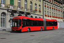 Volvo Hybridbus 891, auf der Linie 8A, bedient am 04.10.2022 die Haltestelle beim Bundesplatz.