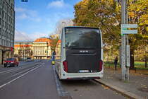 Heckpartie eines Lions Coach steht  nahe dem Hauptbahnhof Leipzig am 13. November 2022.