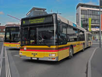 MAN Bus 90, auf der Linie 5, wartet am 12.10.2011 an der Endstation beim Bahnhof Thun.