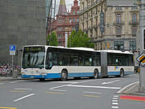 Mercedes Citaro 154, auf der Linie 20, fährt am 04.05.2010 zur Haltestelle beim Bahnhof Luzern.