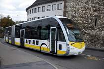 SCHAFFHAUSEN (Kanton Schaffhausen), 16.09.2021, Buslinie 1 im Tram-Design nach Herbstäcker Rheinfall in der Bahnhofstrasse