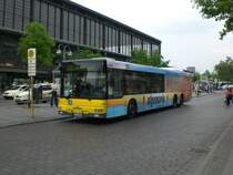 MAN Niederflurbus 2. Generation auf der Linie 109 nach Flughafen Tegel am S+U Bahnhof Zoologischer Garten.
