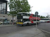 MAN-Doppeldecker auf der Linie 245 nach Nordbahnhof am S+U Bahnhof Zoologischer Garten.