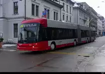 Stadtbus Winterthur - Hess Trolleybus Nr.403 unterwegs bei leichtem Schneefall in Winterthur am 2023.01.22