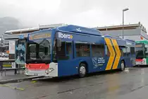 Mercedes Citaro 24 mit der Libero Werbung, auf der Linie 24, wartet am 18.01.2023 beim Bahnhof Grenchen Süd.