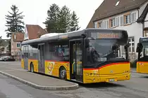 Solaris Bus der Post steht am 24.01.2023 als Dienstfahrt beim Bahnhof Rheinfelden.