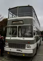  Zwei Etagen Freude , steht auf diesem vollrestauriertem Ikarus 556 Doppeldecker. Der Bus ist vom Werk Dezember 1968 ausgerollt, und begann seinen Regeldienst in der Stadt Pécs in 1969 wo er bis 1976 im Einsatz war. Dann wurde der Bus abgestellt, und diente unter anderem als eine Kneipe. Nachdem seinen Zustand schlimmer und schlimmer geworden ist, wurde der bus dauerhaft abgestellt, und stark verrostet. Der staatliche Fernverkehrsunternehmen Volánbusz hat die  Ruine  des Buses im Jahre 2020 gekauft. Die Restauration endete 2022.
Oktober 2022 fur der bus zurück nach Pécs um sich in seiner alten Heimatstadt zu zeigen.