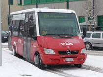 bls - Kleinbus Mercedes 616 CDI  Nr.3  BE 26884 bei der Haltestelle bei dem Bahnhof von Langnau am 14.02.2009