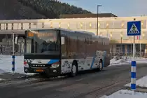VS 3073, Setra S 415 LE, von Autobus Stephany, macht eine kurze Pause am Busbahnhof in Clervaux. 01.2023