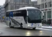 Car / Fahrschule  MAN Lion`s Coach ZH 738649 unterwegs bei leichtem Schneefall in Winterthur am 2023.01.22