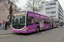 Mercedes Citaro 7037 mit der Adullam Werbung, auf der Linie 34, bedient am 28.01.2023 die Haltestelle am Claraplatz.